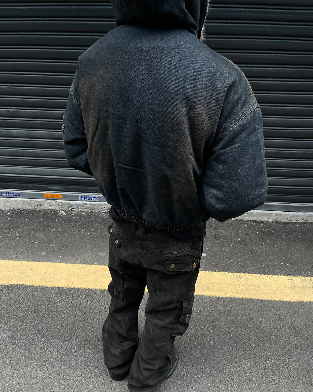 Chaqueta con capucha de estilo vintage desgastado